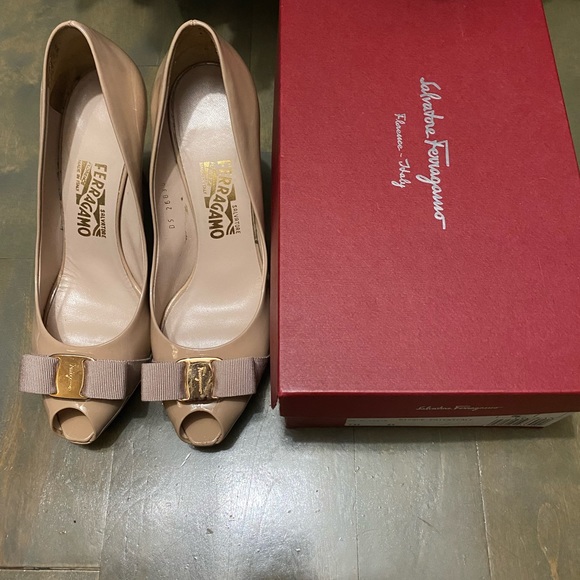 Used authentic Salvatore Ferragamo peep toe nude patent leather heels. - Picture 6 of 7